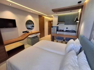 a hotel room with two beds and a kitchen at Résidence Hotelière Fleurie in Agadir