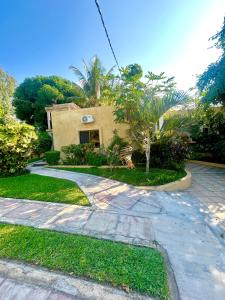 a house with a walkway in front of a house at Residencial Nyelete in Vilanculos