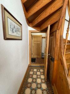 a hallway with a wooden door and a tile floor at Gasthaus Liam 1 in Bendorf-Sayn