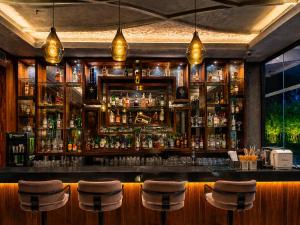 a bar with a lot of liquor bottles at Hillcrest Hotel & Resort, Abu Road in Ābu Road