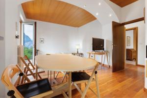 a dining room with a table and chairs at Villa Ulrica in Nago-Torbole