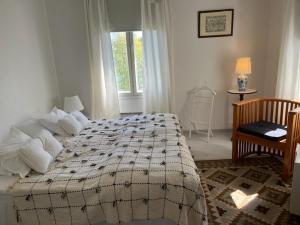 a bedroom with a bed and a table and a window at Lossiranta Tavis in Savonlinna