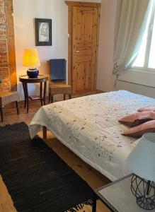 a bedroom with a bed and a table and a chair at Lossiranta Tavis in Savonlinna