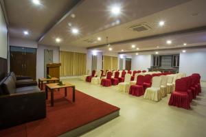 Khu vực ghế ngồi tại Rupakot Resort