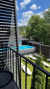 a balcony with a view of a swimming pool at Cottage RoKSa 2 з басейном in Slavske