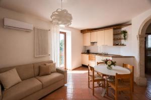 a living room with a couch and a table at Appartamento Brione Lido in Nago-Torbole