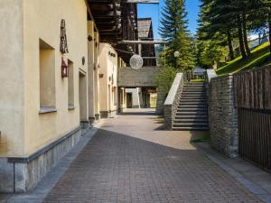 an empty street with stairs and a building at Hostdomus - Abete Apartment in Grange Sises