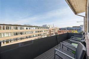 a balcony with chairs and a view of a building at Arbio I Cube Studios & Apartments St Pauli in Hamburg