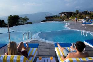 Hồ bơi trong/gần Rupakot Resort