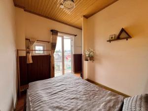 a bedroom with a bed and a window at TeeDalat Home in Khu Chi Lăng +2 photos