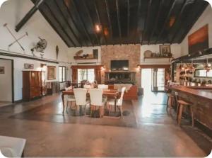 a large living room with a table and chairs at El Madejo - del Valle de Uco in Tunuyán