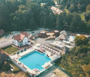 an aerial view of a large swimming pool with a resort at Casa Diu in Avrig