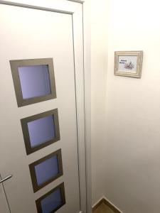a room with a door with a picture on the wall at Le Statuine Dimore Diffuse in Barletta