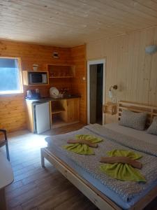 a room with two beds and a kitchen in a cabin at Elmona Villas in Kamchia