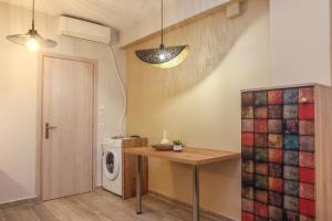 a laundry room with a table and a washing machine at Cozy Twins - Terra in Kavála
