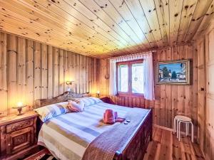 a bedroom with a bed with a wooden ceiling at Chalet Himmulriich by Interhome in Gasenried