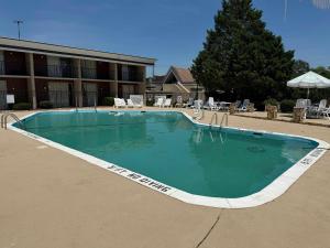 a large swimming pool in front of a hotel at Red Roof Inn Gastonia in Gastonia