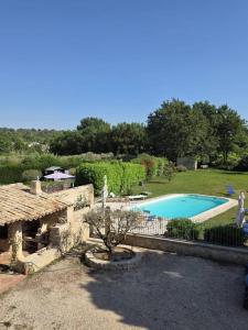 a swimming pool in a yard with a house at MAS de 1676 in Mallemort