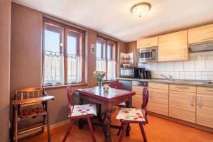 a kitchen with a wooden table and two chairs at Zeitreise in Lübbenau