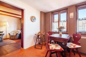 a dining room with a table and chairs at Zeitreise in Lübbenau