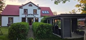 a white house with a red roof at Virulase Holiday Home in Toila