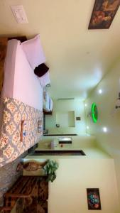 a small room with a bunk bed and a sink at Khushi Homestay Hampi in New Hampi