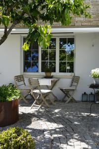 a patio with two chairs and a table in front of a window at Filipponi's Träumli in Rüthi