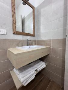 a bathroom with a sink and a mirror and towels at aliseo in Olbia +20 photos