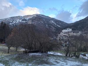 a snow covered mountain with a town in the distance at Appartement proche stations de ski in Abondance
