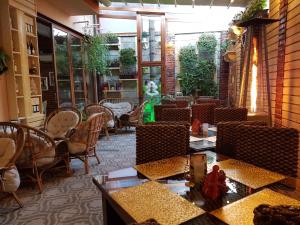 Lombardi Family Hotel tesisinde bir restoran veya yemek mekanı
