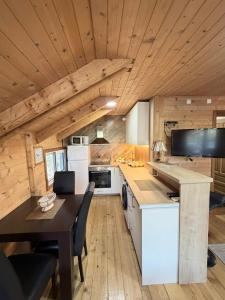 a kitchen with a table and a dining room at Nana Dea in Utjeha