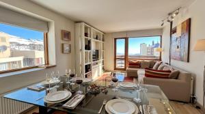 a living room with a table with wine glasses at Fantastico Refugio en La Parva in La Parva