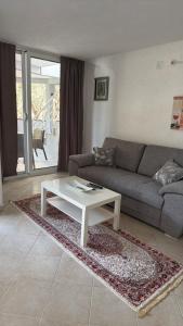 a living room with a couch and a coffee table at Nana Dea in Utjeha