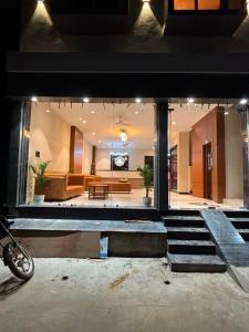 a lobby of a building with a couch and stairs at Hotel Manchester Royals LLP in Boria Kalān