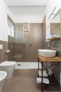 a bathroom with a sink and a toilet at Vulcanica By Dimorra in Pozzuoli