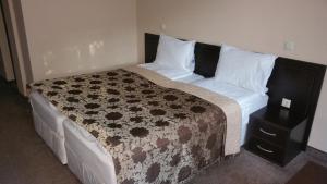 Postel nebo postele na pokoji v ubytování Hunting Residence Lodge + 32 fotografií