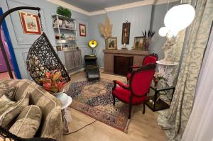 a living room with two red chairs and a fireplace at House Of Lith in Punta Arenas