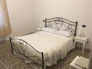 Łóżko lub łóżka w pokoju w obiekcie Holiday Pisa Gare