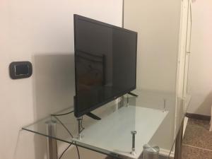 Telewizja i/lub zestaw kina domowego w obiekcie Holiday Pisa Gare