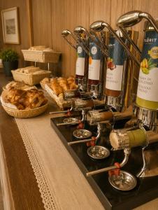 a table with bread and two bottles of wine at Chata Návrší in Stříbrnice