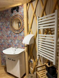 a bathroom with a sink and a mirror at Jurajskie Jurty in Golczowice