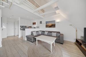 a living room with a couch and a table at Wattkieker-Stedum in Rantum