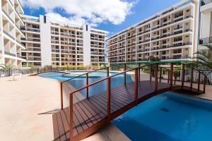 a view of an apartment complex with two pools at Até 4 Hóspedes, Elevador, Varanda C/Frente Piscina Jr Catito in Brasília