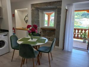 a kitchen with a table with chairs and a vase of flowers at La Capital del Mundo in Arredondo