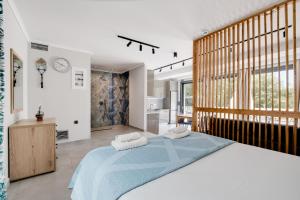 a bedroom with a large bed with two towels at Villa Ilianthi in Kalamitsi +35 photos