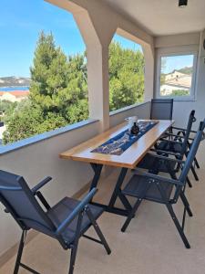 a dining room with a table and four chairs at Apartment Matija in Stara Novalja