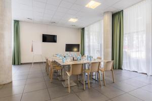a conference room with a long table and chairs at Appart'City Confort Mulhouse in Mulhouse