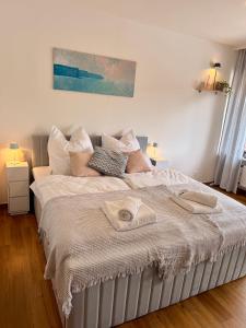a bedroom with a bed with two towels on it at Uferglanz - Balcony, view, sparkling wine, snacks in Koblenz