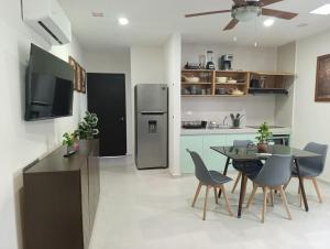a kitchen and dining room with a table and a refrigerator at Departamento comodo en Ubicacion Privilegiada in Mérida +31 photos