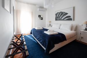 a bedroom with a large bed with a blue blanket at Casa da Barragem - Castelo de Bode in Castelo do Bode +56 photos